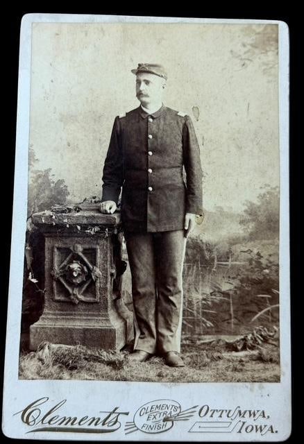 Black and White Indian Wars Era Cabinet Card Iowa ca 1880 (1 of 2)