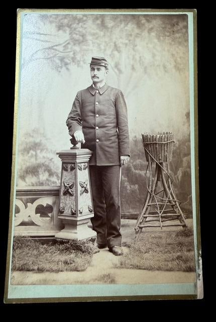 Black and White Indian War Era Soldier Cabinet Card 1882: Black and white Indian War Era soldier cabinet card. Dated 1882 on back. Soldiers name is D. A. Ernery. Measures 4" x 6".