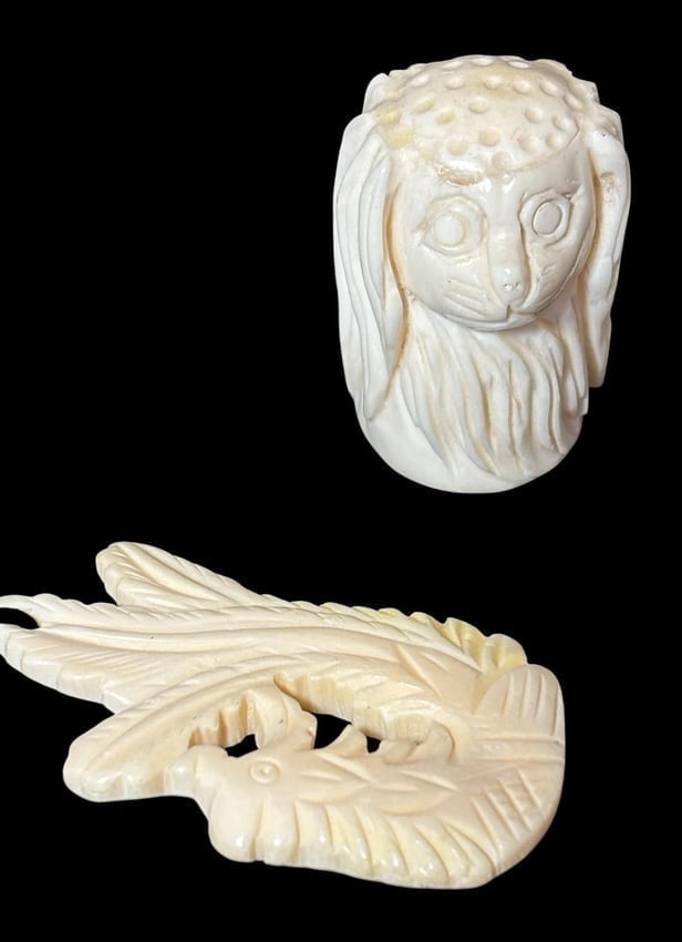 Lot of Two Carved Bone Foo Dog Head Thimble and Rooster Ornament (1 of 4)