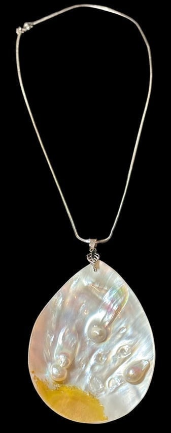 18K Gold Plate Necklace with Shell Pendant: 18k gold plate necklace with shell pendant. Chain measures 17". Pendant measures 2.25" x2.75".