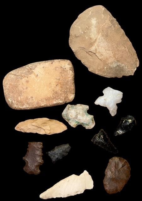 Lot of Native American Arrowheads, Points and Scrapers (1 of 2)