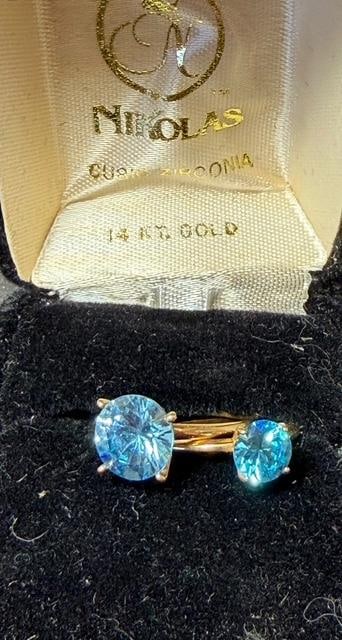 Pair of 14K Gold and Blue Cubic Zirconia Rings House of Nikolas: Pair of 14K gold and blue cubic zirconia stone rings. In original House of Nikolas box. Total weight 4g. Size 6