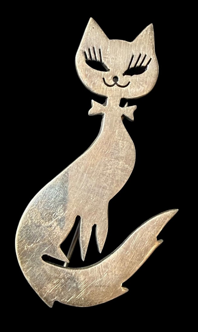 Vintage TAXCO Mexico Sterling Brooch: Vintage sterling cat shaped brooch. Taxco Mexico. Measures 1" x 2". Weighs 12g.