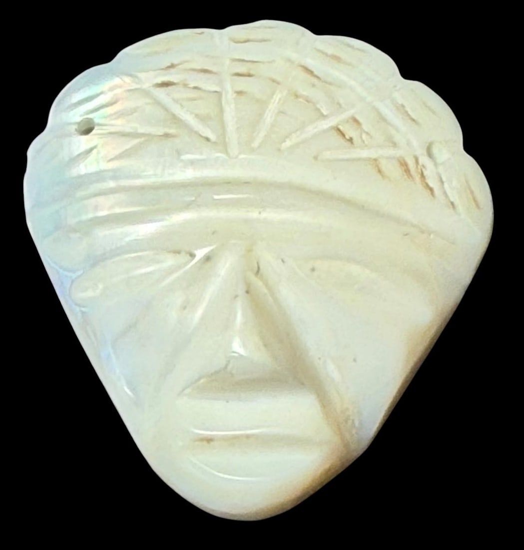 Pre-Columbian Carved Incan Shell 1200 CE Incan RARE: Pre Columbian, ca 1200 AD, nicely carved and drilled Incan seashell. Very nice condition. Museum of Man San Diego, Ca. 1.25"x1.25"x.5"