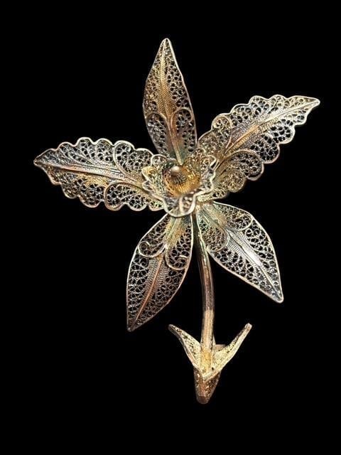 Sterling Silver Filigree Floral Brooch: Sterling silver wire filigree floral brooch. Signed Portugal. Measures 2.25" x 2.75"