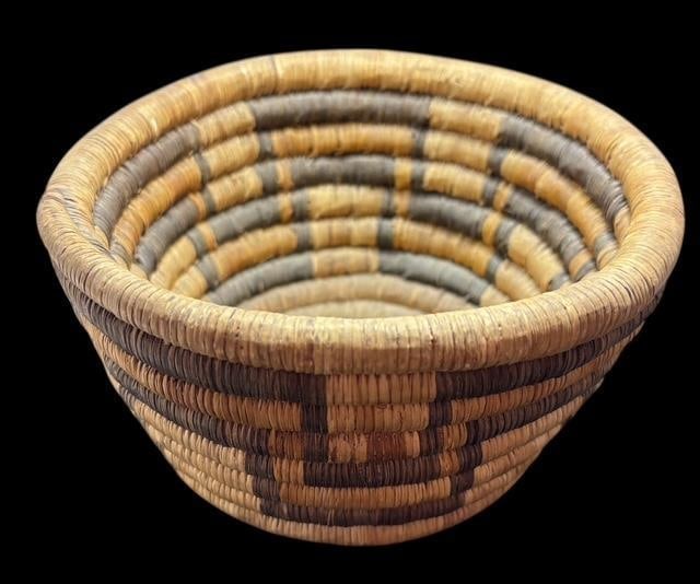 Native American Hopi Hand Woven Coil Basket (1 of 2)