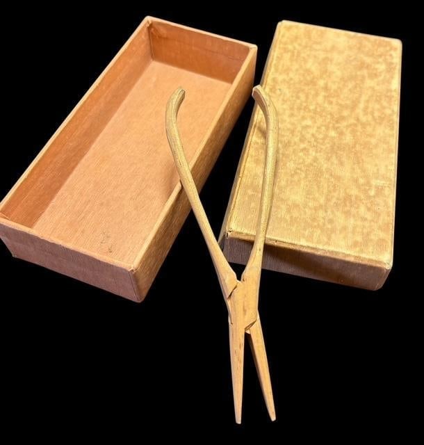 RARE Prison Carved Wood Tool and Hand Made Box Colorado Prison: RARE Prison carved wood needle nose pliers in handmade box. Canon City, Colorado Prison. Measures 5" long.