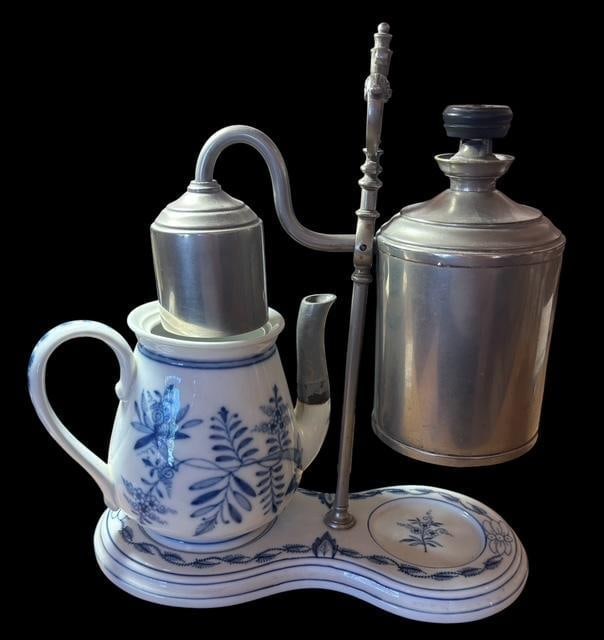 German Vintage Coffee Brewer - Onion Pattern Meissen Style: Vintage German coffee brewer in the Meissen Onion style. Brewer marked JRP, 2/4 78 H. Eicke Berlin.