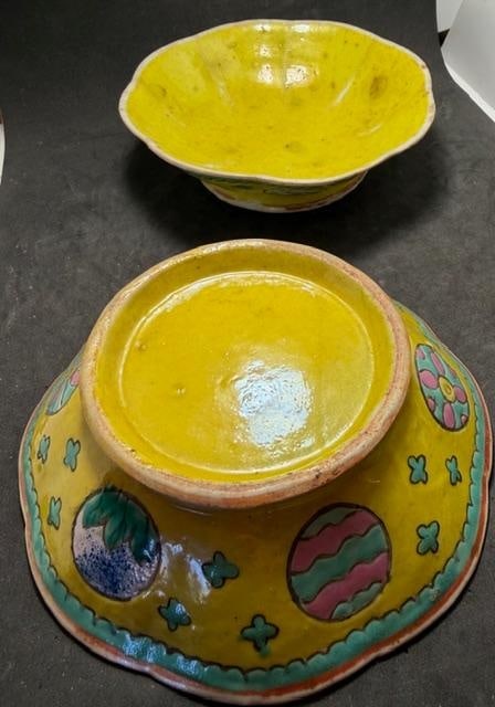 Pair of Antique, Qing Dynasty Chinese Bowls: Pair of antique Chinese, Qing Dynasty, peaches and medallion patter bowls. Measures 6.5" x 2".