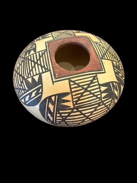Native American Hopi Vase Signed Miriam Nampeyo (1 of 3)