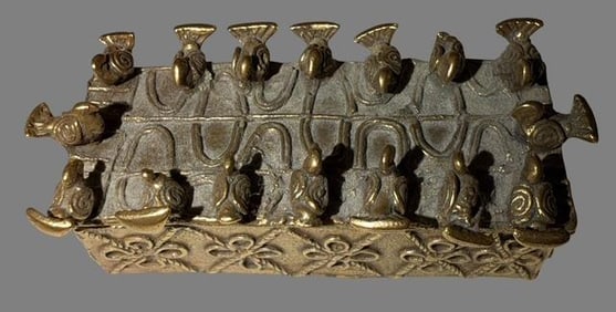 Metropolitan Museum of Art Golddust Box Birds: Metropolitan Museum of Art gold dust box dated 1989. Cast in pewter and electro plated with 24k gold. Bird motif. Measures 3" x 1" x 1".