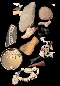 Lot of Native American Arrowheads, Points and Beads: Lot of Native American arrowheads, points and beads. Dug/found in the 1940's from deserts around El Paso, TX. See photo for details.