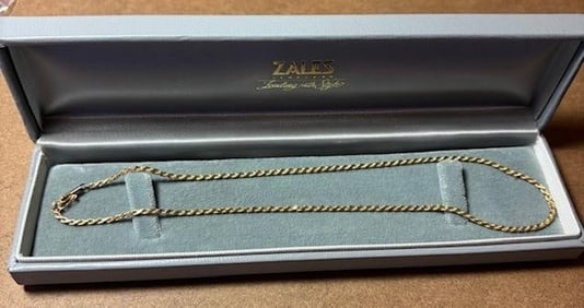 14K Gold Chain Necklace in Original Zales Box: 14K gold necklace chain. Weighs 6.1g and measures 16".
