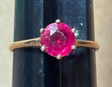 10K Gold Ring with Rubellite Center Stone: 10k gold ring with rubellite solitaire. Size 8. Total weight 1.9g.
