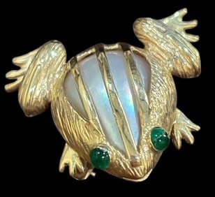 14K Gold Frog Shaped Brooch with Baroque Pearl and Emerald Eyes: 14K gold frog shaped brooch with baroque pearl body and emerald chip accent eyes. Measures 1" x 1.12" and weighs 8g.