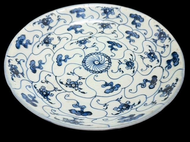 Ming Dynasty Hand Painted Blue and White Decorative Bowl: Ming Dynasty, Ca 1465-1487, hand painted blue and white bowl. Measures 2" deep by 10" across.