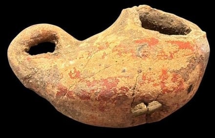 Ancient Greek Clay Oil Lamp 5th-6th Century: Ancient Greek ca 5th-6th century, clay oil lamp with handle. Measures 2.5" across.