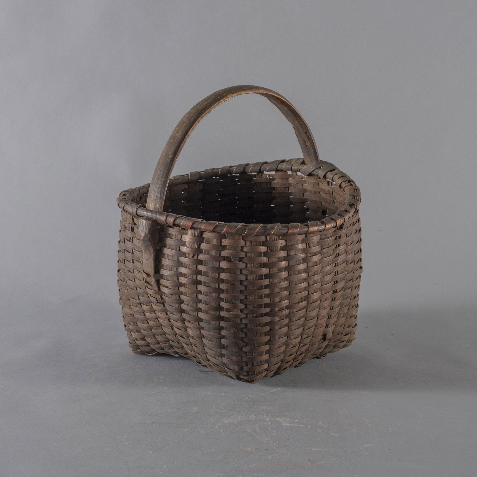 Oak split basket notched handle (1 of 5)