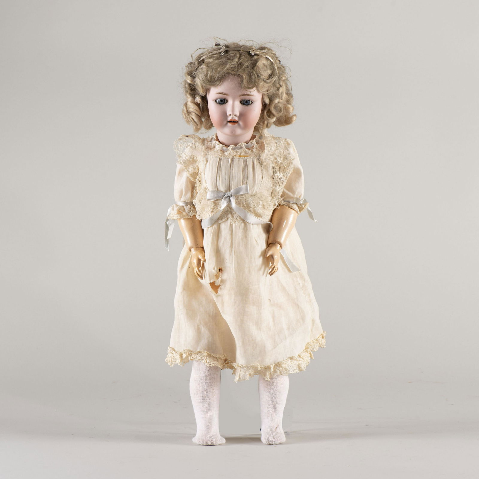 German bisque Head Doll Hednrich Handwerck (1 of 5)