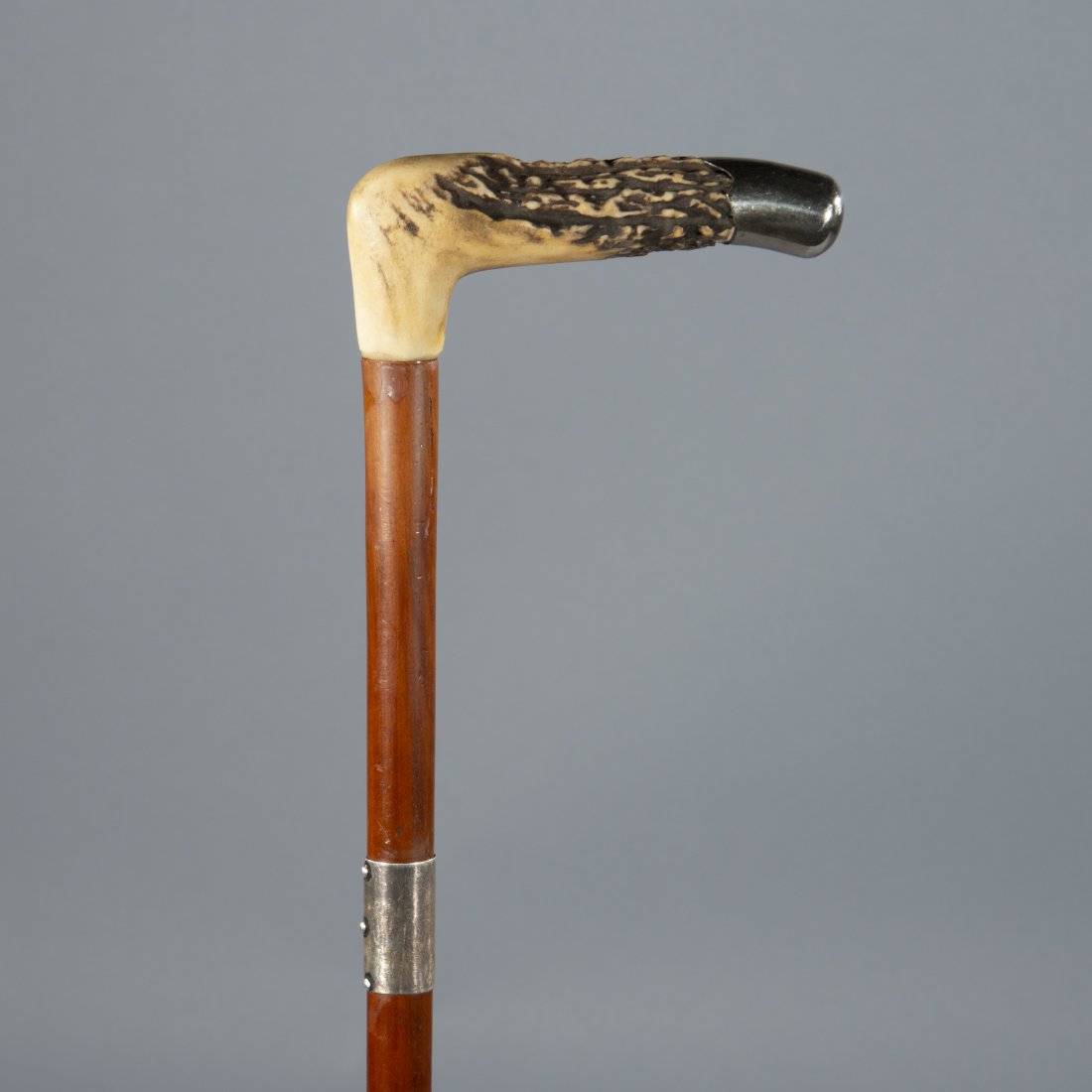 Stag Handle Cane Walking Stick: silver tipped stag handle cane no mark on the tip. length 36.5