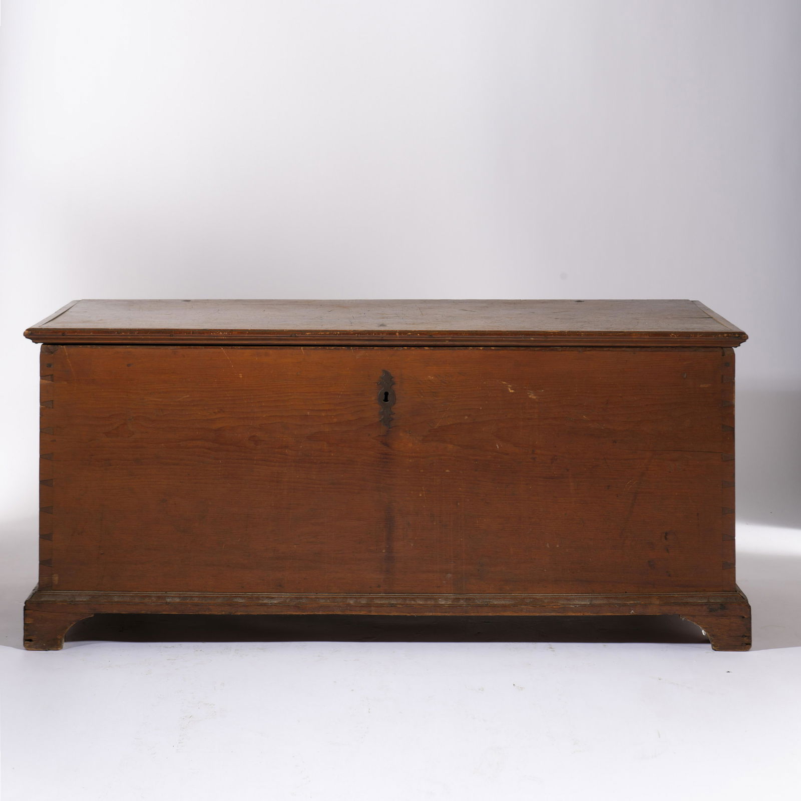 Yellow pine & poplar southern blanket chest (1 of 10)