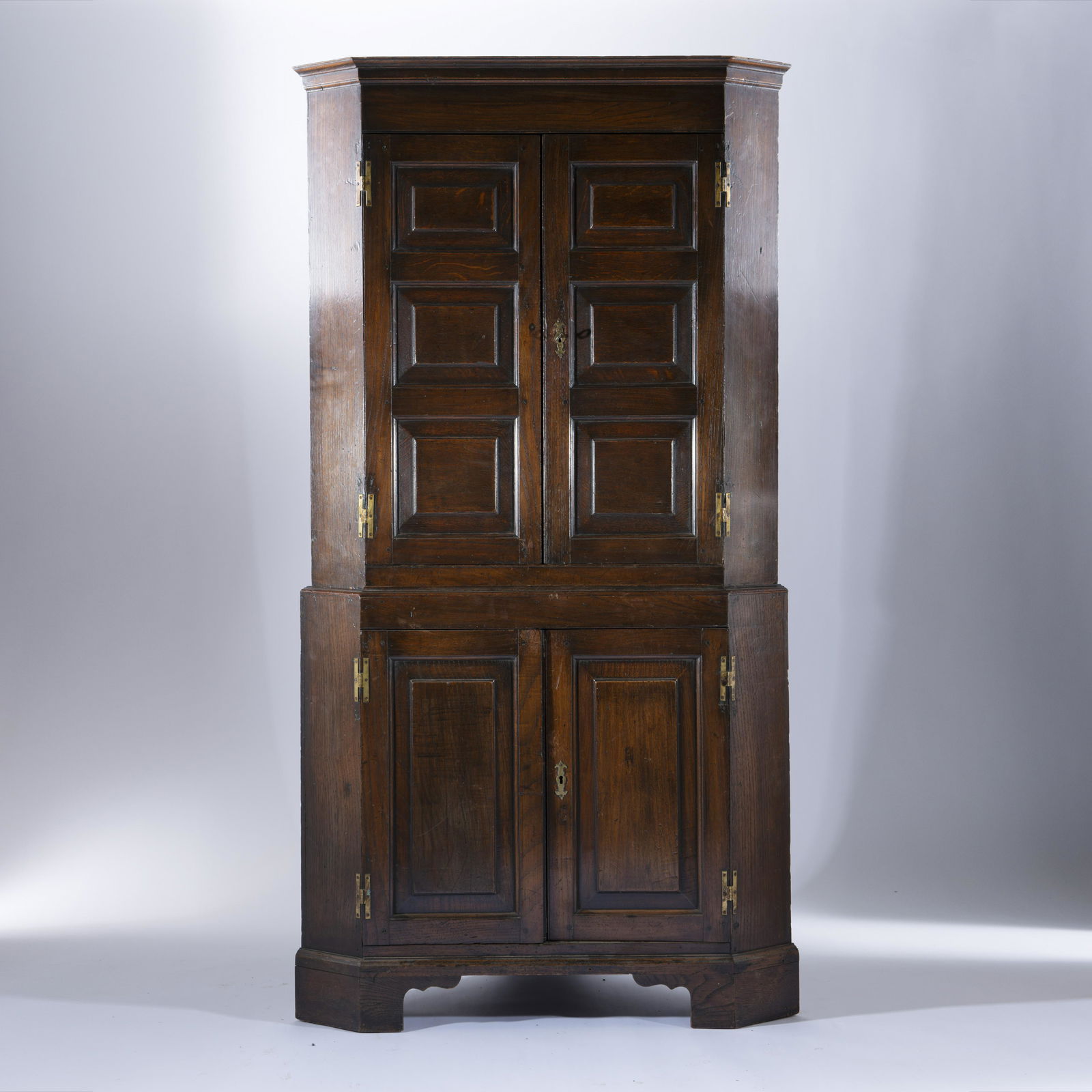 English Oak corner cupboard (1 of 7)