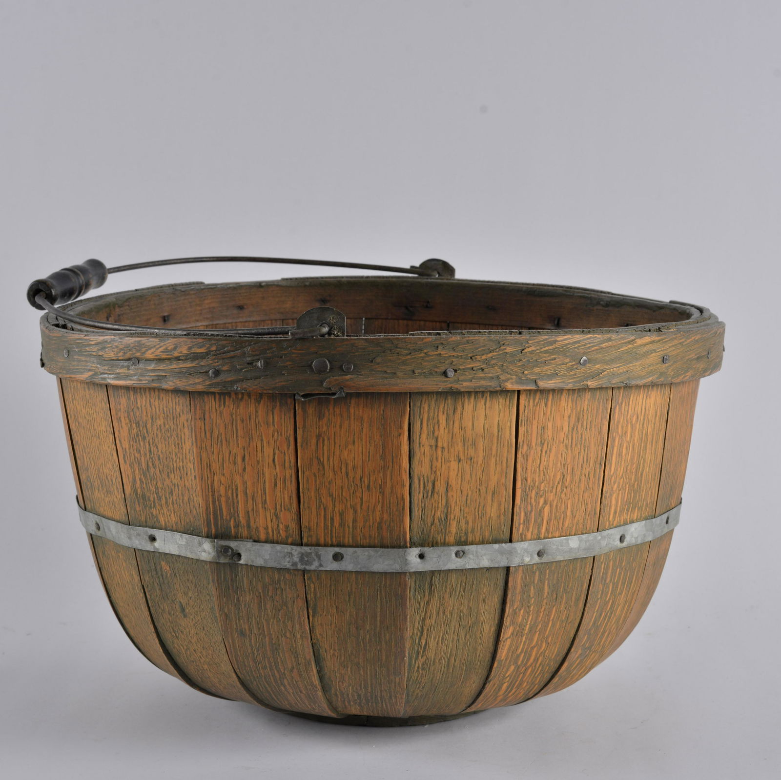 Wooden Nantucket 1/2 apple basket/bucket with handle (1 of 3)