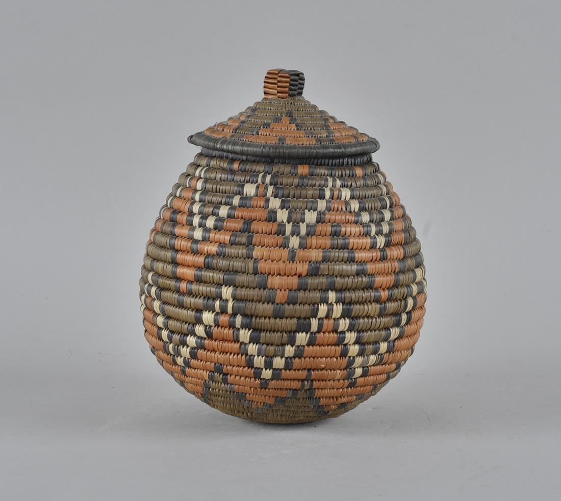 Zulu Lidded Basket (1 of 2)