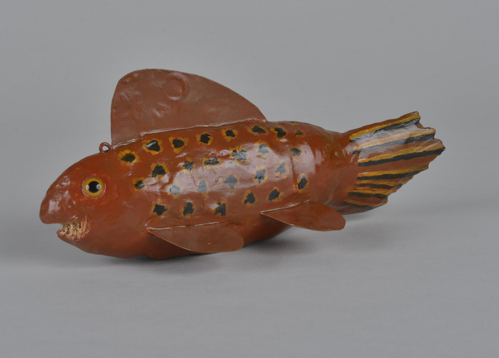 Ray Foster Wood Carved Folkart Fish: unsigned - measures 7.5" long