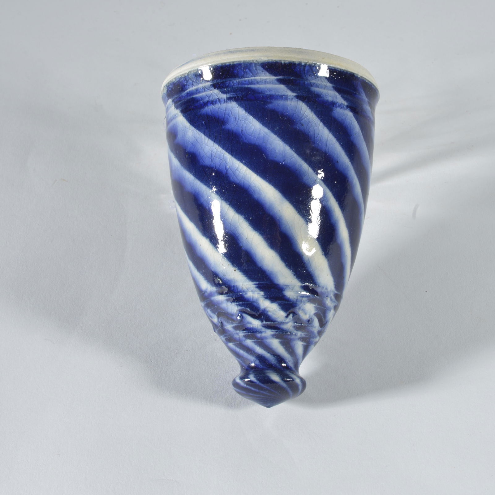 AV Smith Swirl Wall Pocket (1 of 2)