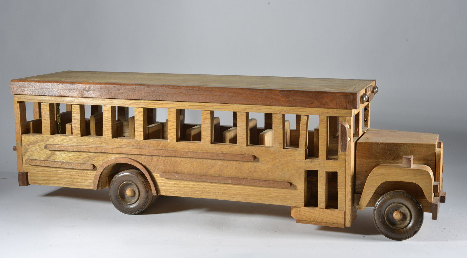 Michael and Nancy Arth folk art bus (1 of 4)