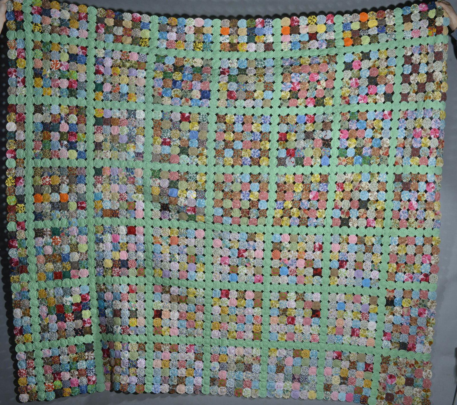 African American Yo Yo Quilt (1 of 2)