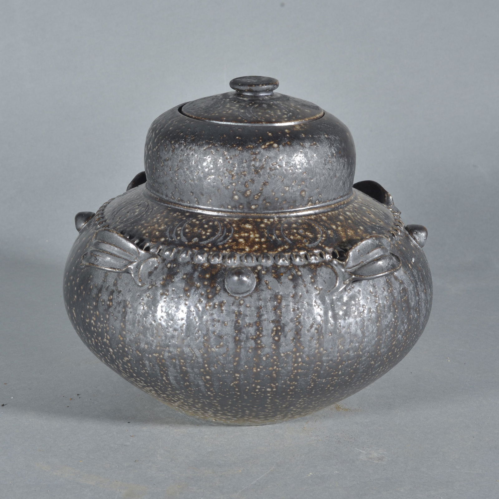 Donna Craven lidded urn (1 of 3)