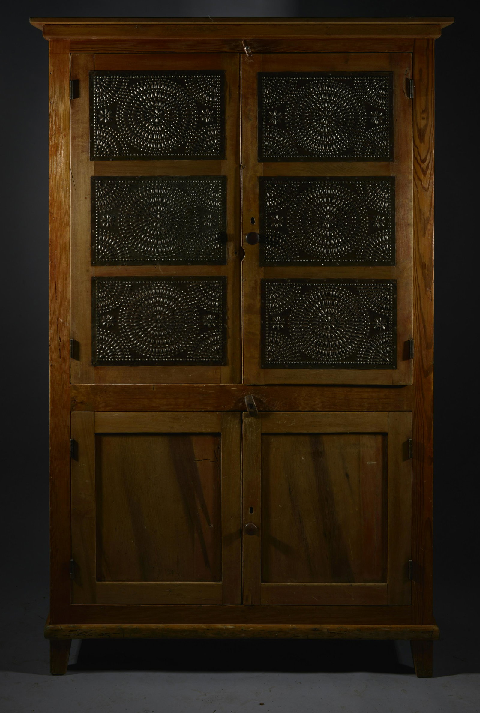 12 TIN SOUTHERN PINE PIE CUPBOARD (1 of 9)