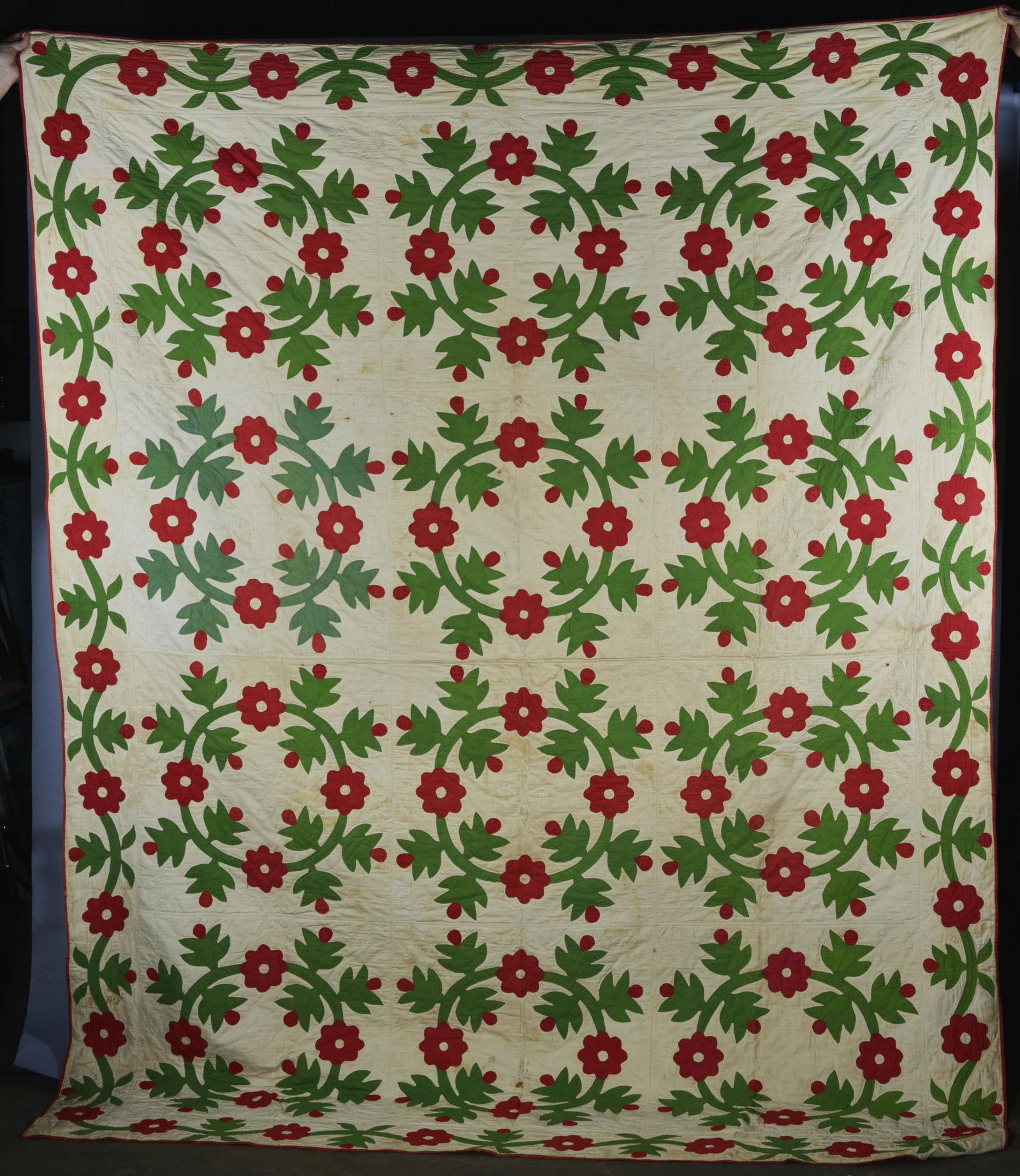 ANTIQUE NORTH CAROLINA HOLLY BUSH QUILT (1 of 5)