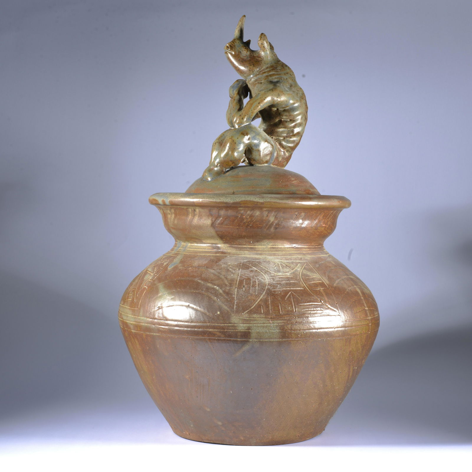JOEY JONES LARGE POTTERY STUDIO FOLK POT WITH RHINO LID JAR/URN (1 of 2)