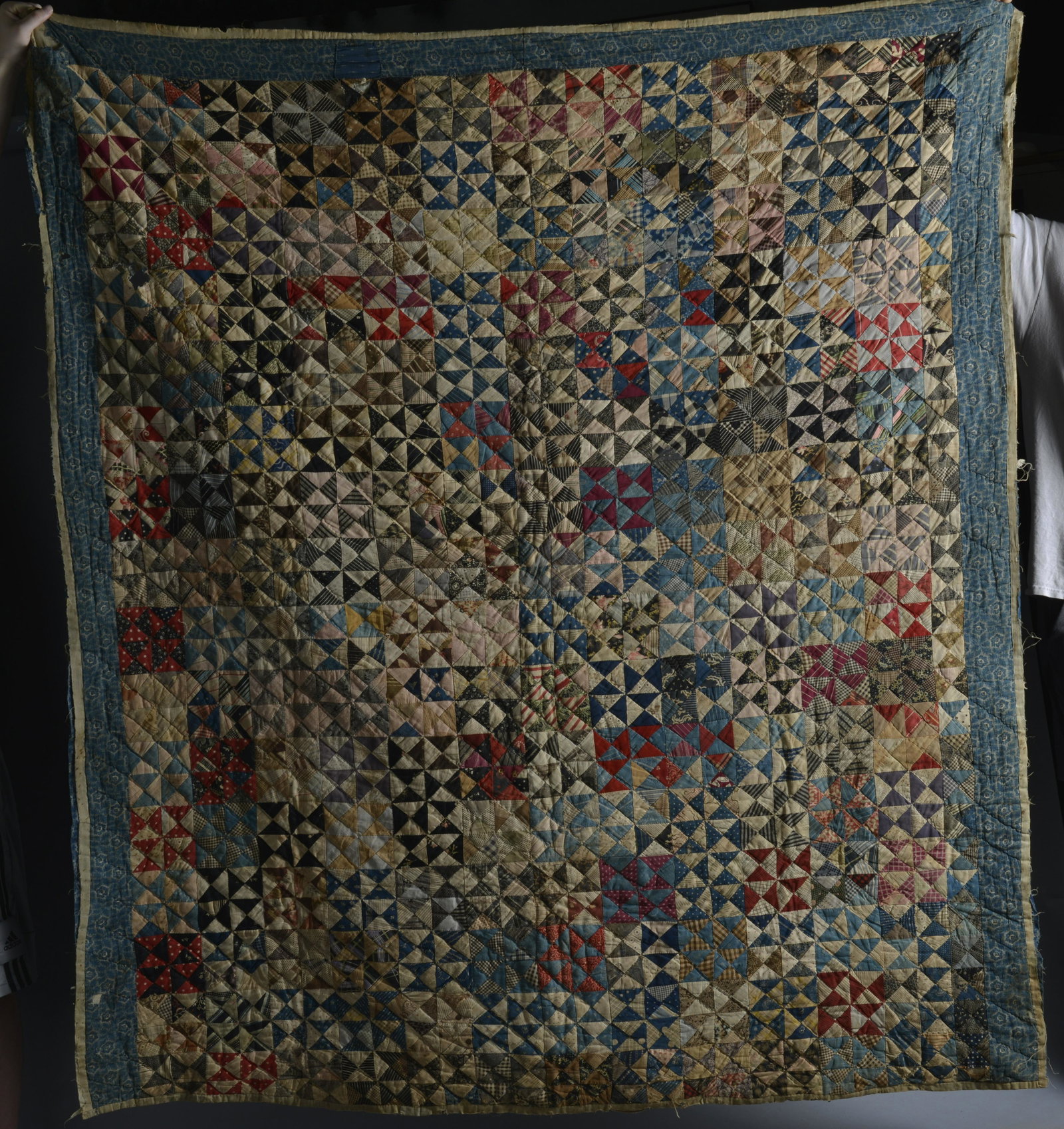 AMERICAN SOUTHERN QUILT: ca. 1900 - Virginia or North Carolina. 66"x74"