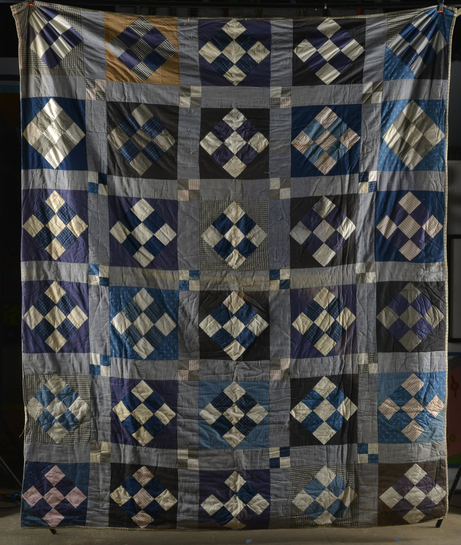AMERICAN SOUTHERN QUILT: ca. 1900 - Virginia or North Carolina. 76"x90"