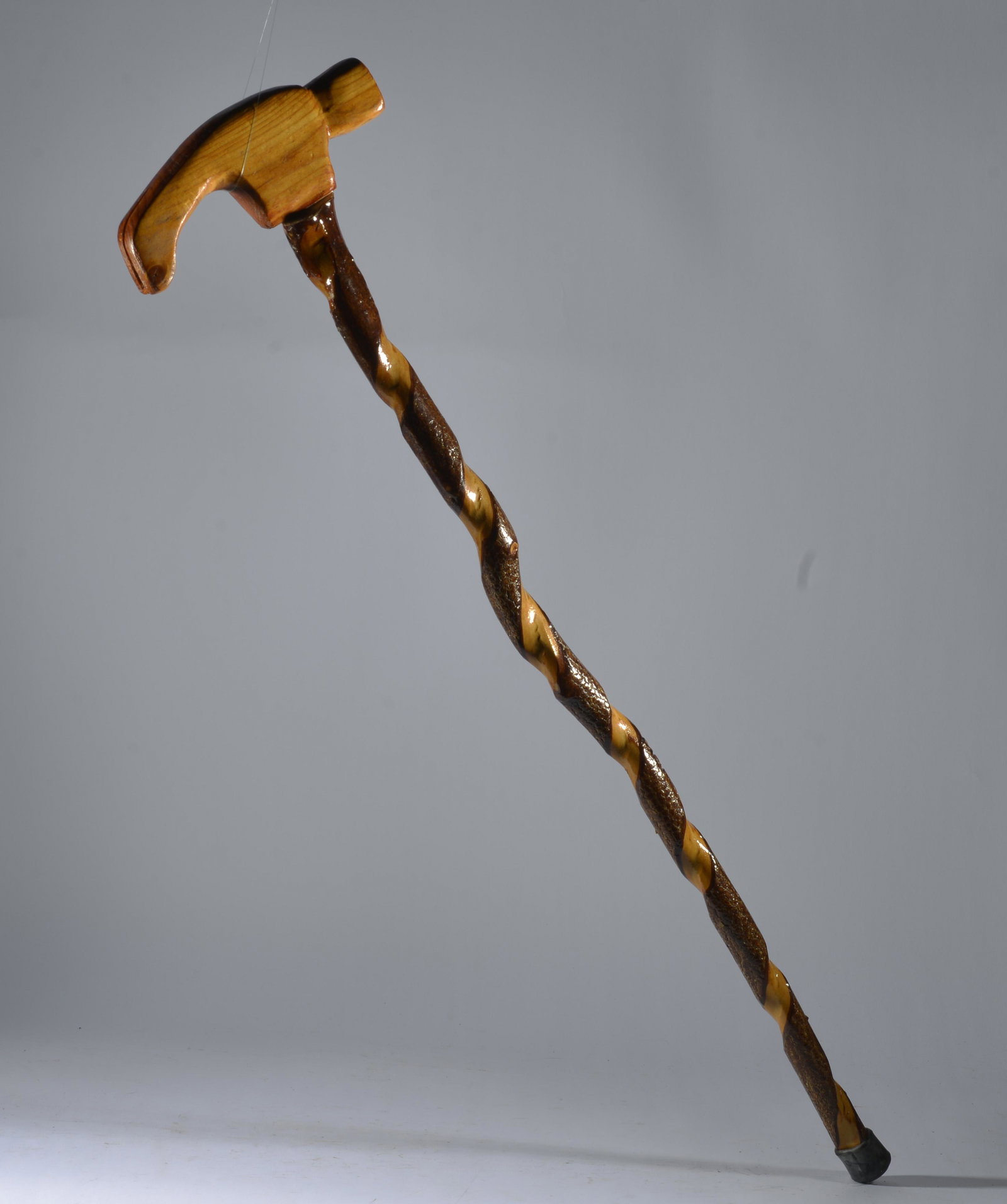 FOLK ART CARVED CANE WALKING STICK: carved into a hammer. Twisted root shaft. 39"