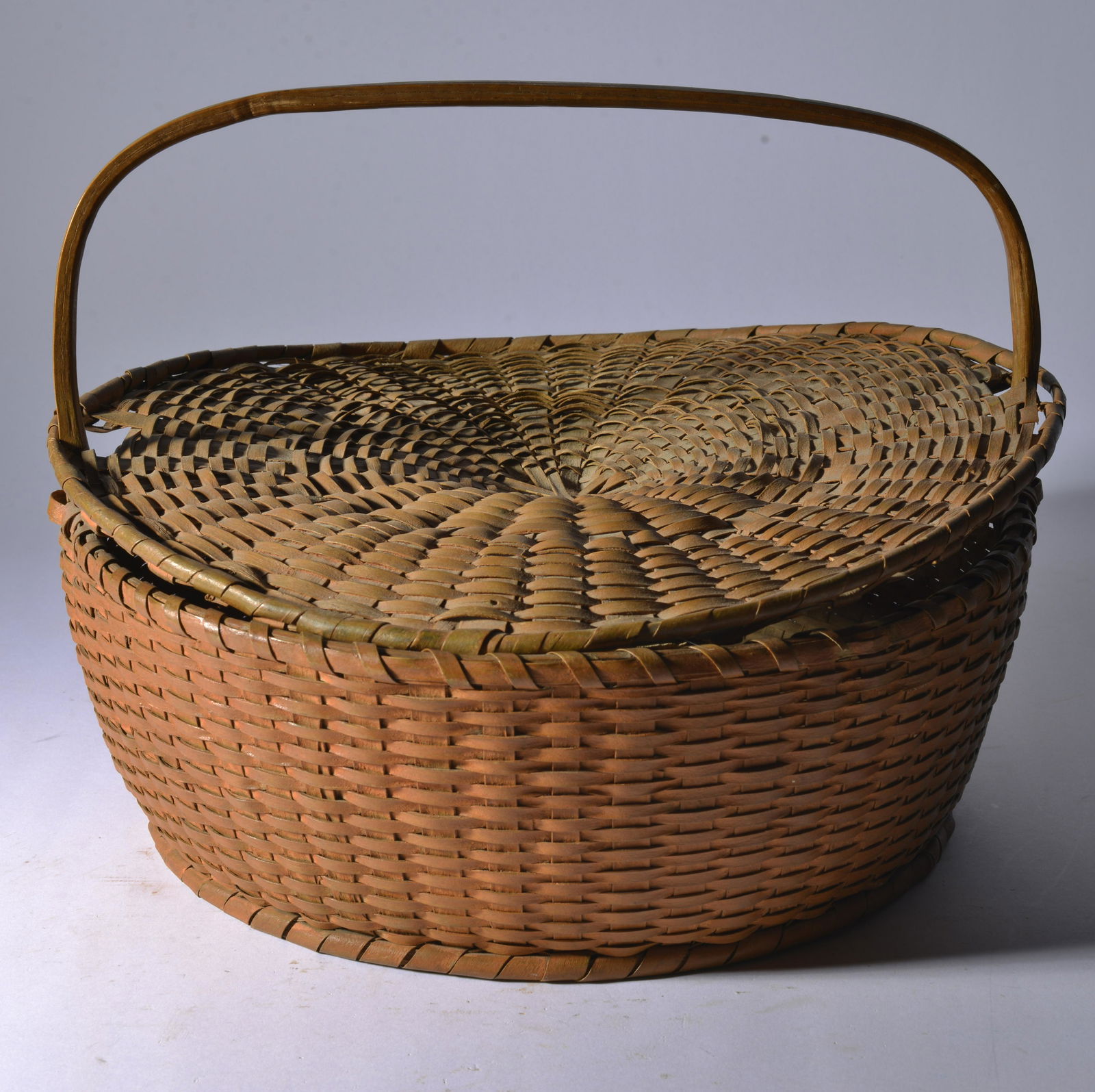 Lidded Tennessee Basket: 1860s Tennessee basket with lid. Great patina. 12.5"x9"