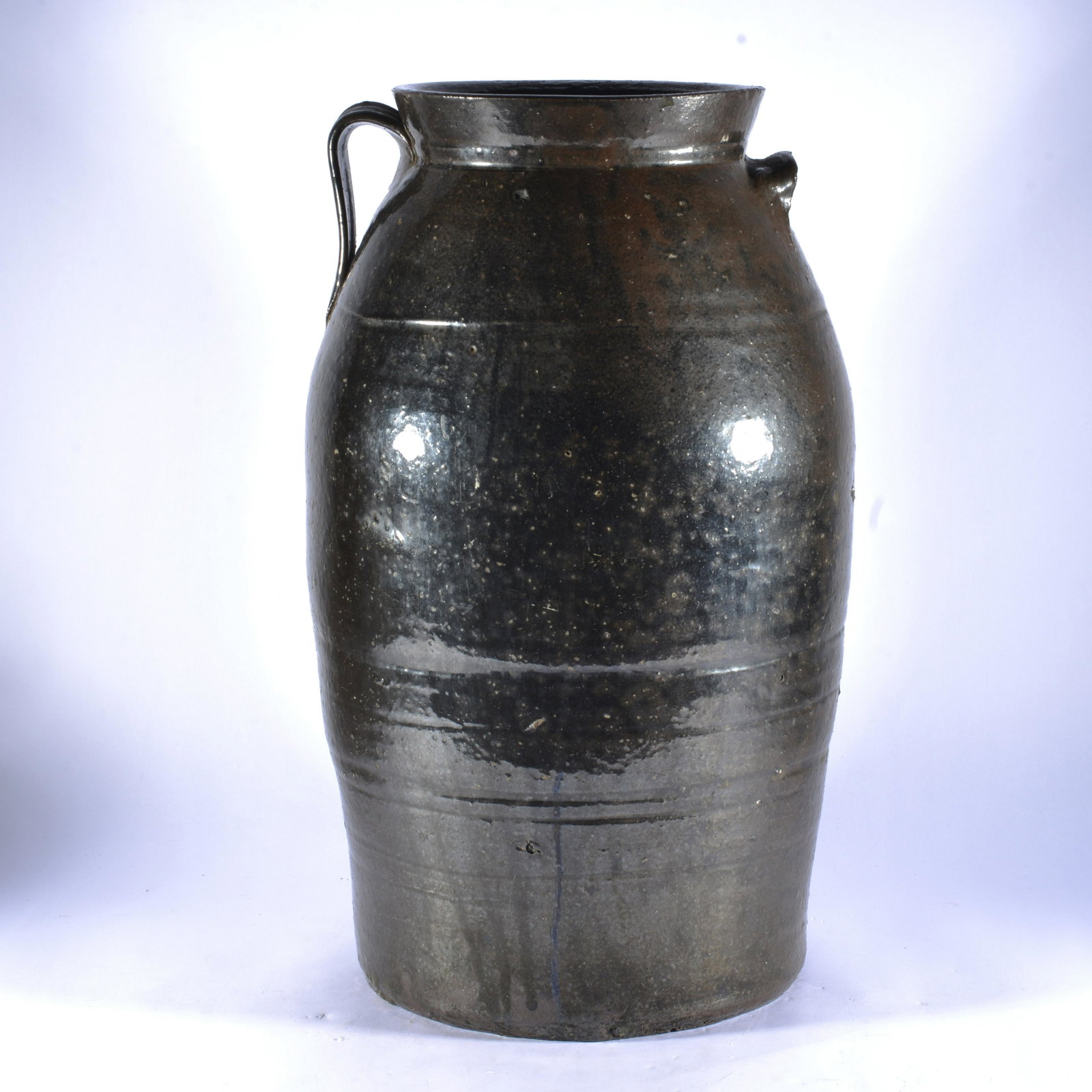 CASEY MEADERS (attr) NC ALBANY SLIP LOOP & LUG CHURN MARKED 5 (gallonage): Fantastic pot by potter Casey Meaders (b1881-d1945). Please refer to lot #59 for more details on Casey's fascinating background. This beautiful churn has both his squatty tiny lug handle & his straigh