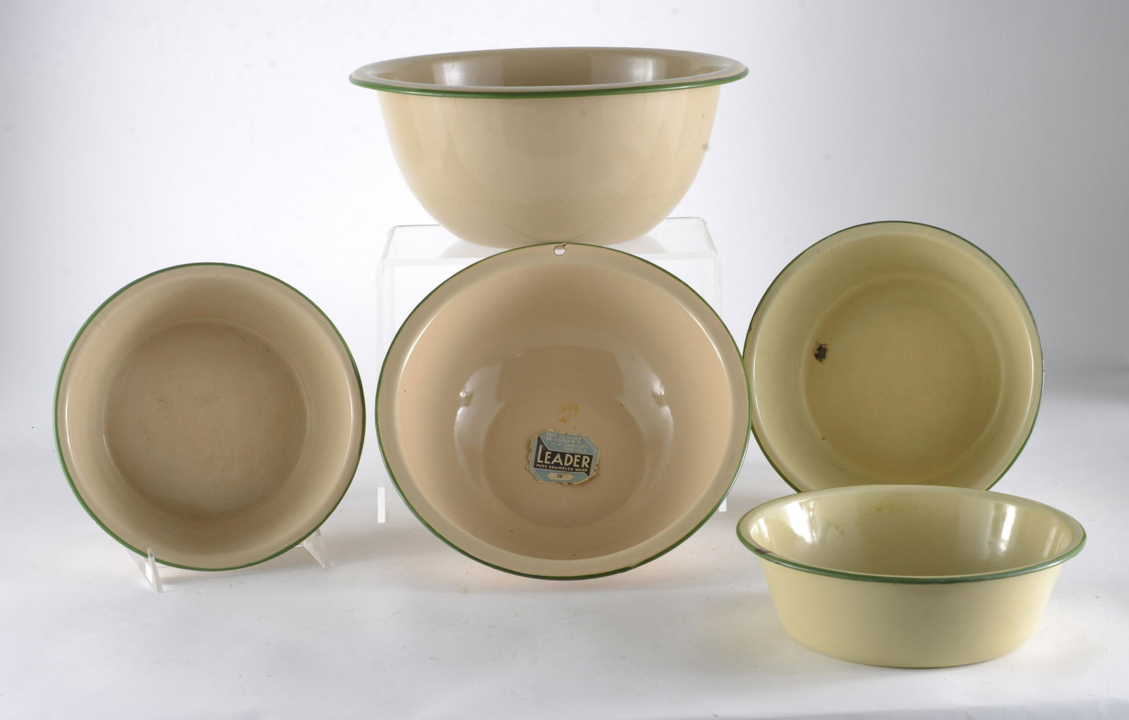 5 Pieces Cream & Green Enamelware Kitchen  Bowls (1 of 3)