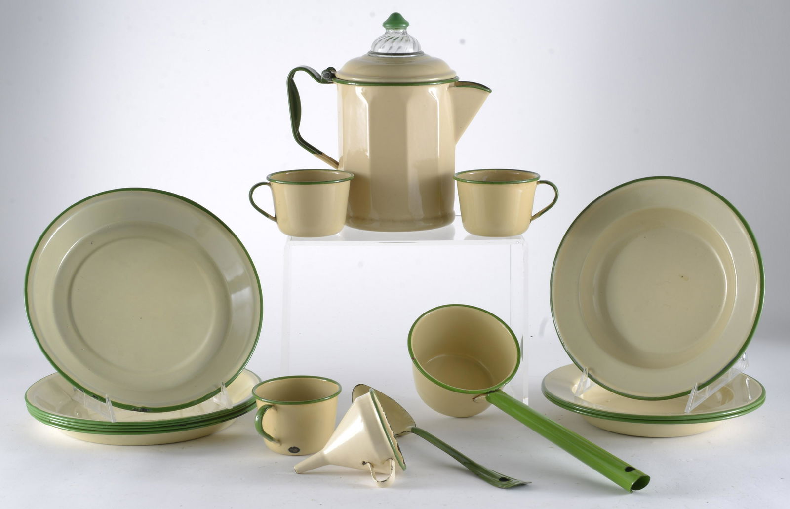 13 Pieces of Cream & Green Enamelware Assorted Items (1 of 3)