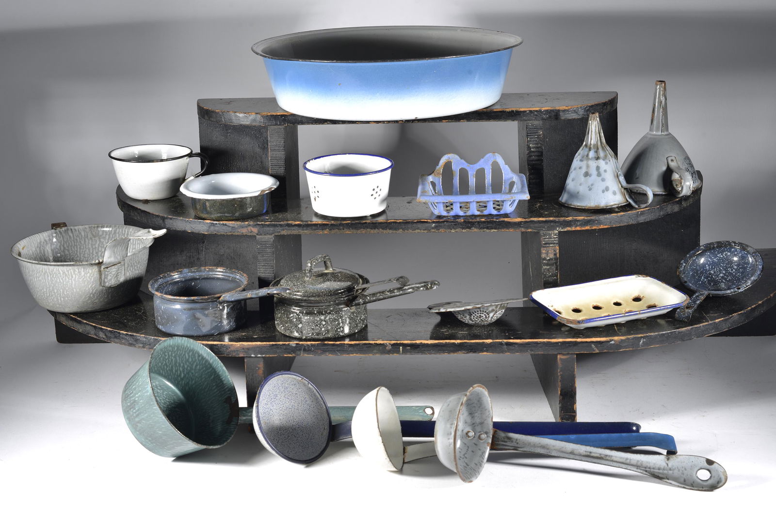 17 Pieces Assorted Enamelware Items-Dippers, Soap Dispensers, Funnels, Boilers, Measurer, Etc. (1 of 1)