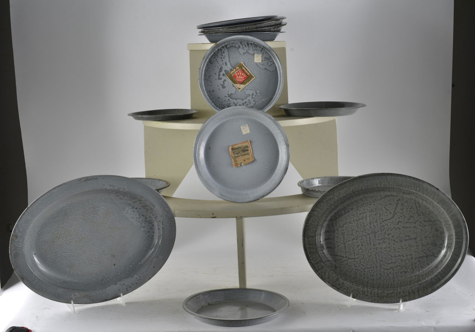 Large Lot Gray Mottled Enamelware Oval Platters & Pie Plates (1 of 4)