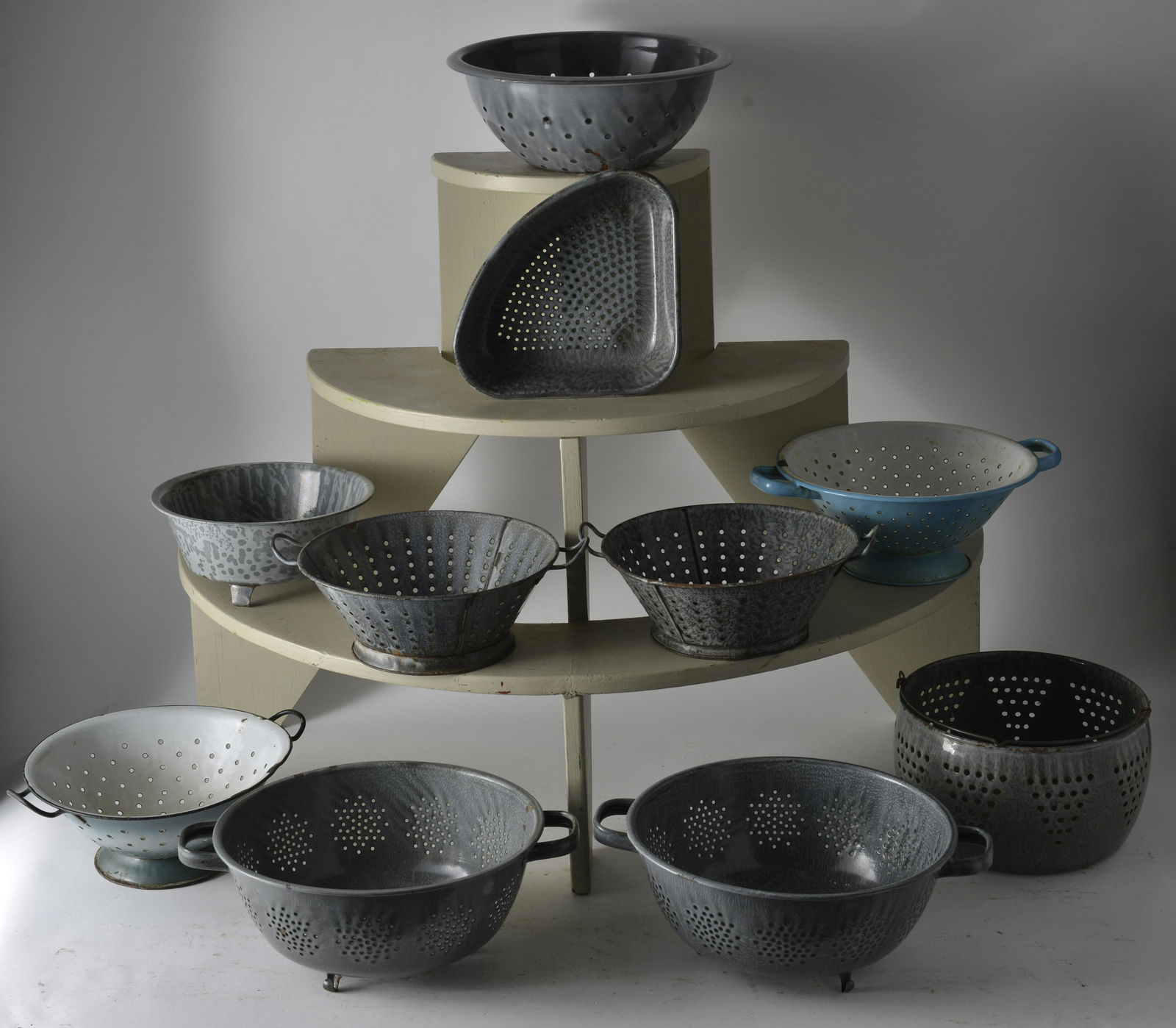 10 Piece Various Colored Enamelware Collanders (1 of 2)