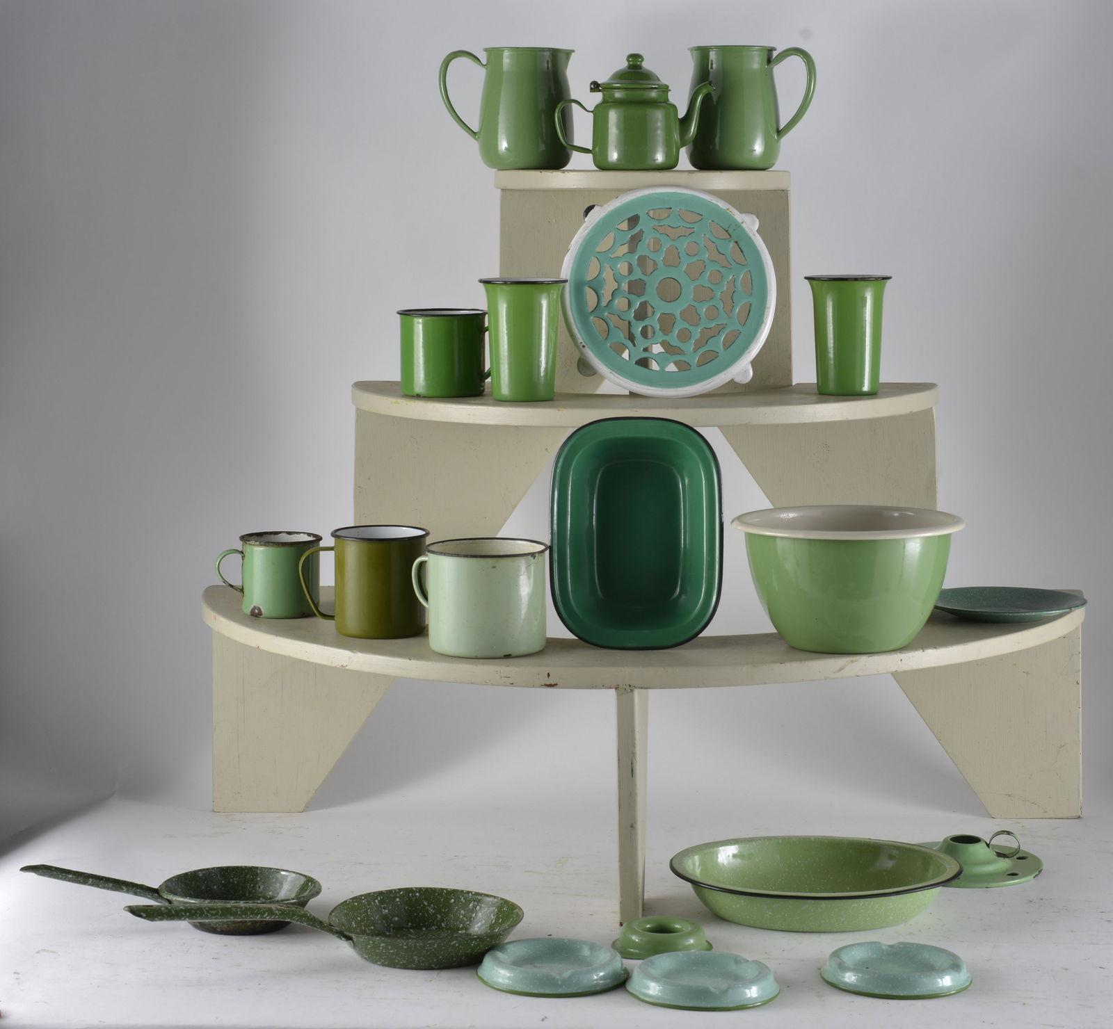 22 Piece  Green & Various Colored Enamelware Assorted Items (1 of 3)