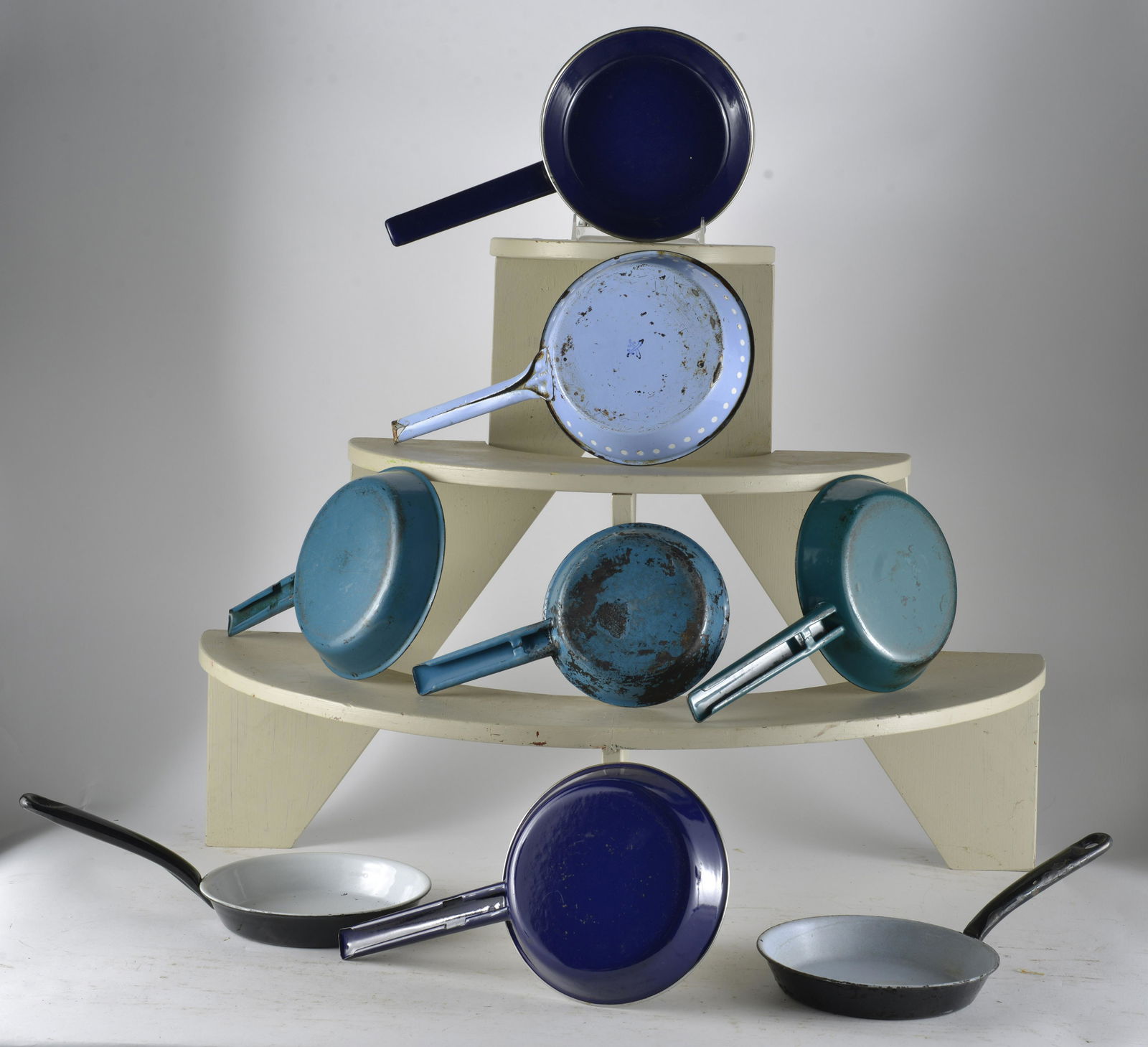 8 Piece Various Colored Enamelware Frying Pans (1 of 1)