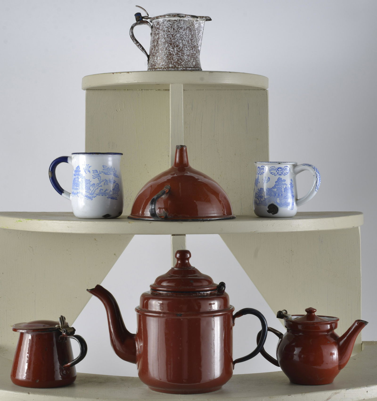 7 Piece Various Colored Enamelware White & Blue Willow & Brown Assorted Items (1 of 1)