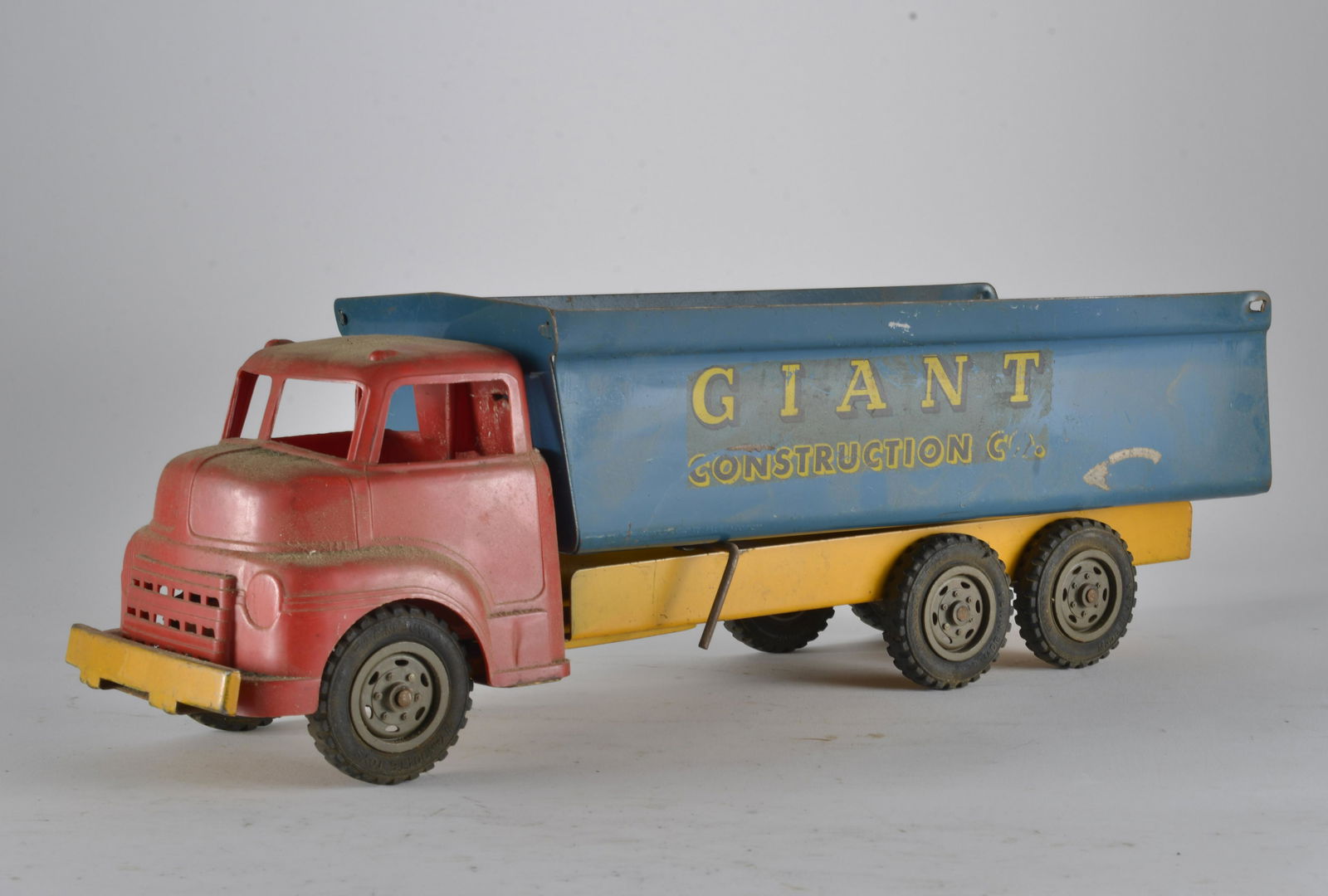 Structo Toy Company Dumptruck (1 of 4)